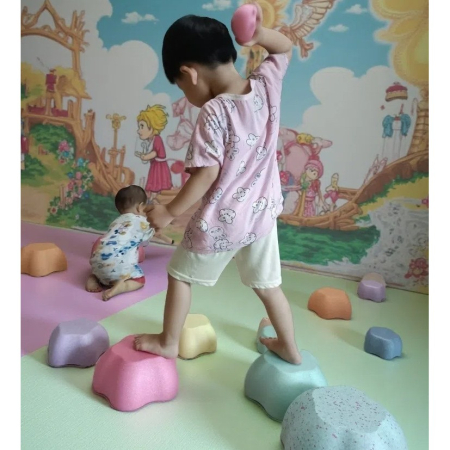 Jucarie Senzoriala de Echilibru, Flippy, Tip Stepping Stones, 5 Piese, din Spuma, pentru Miscare, Sarituri, Prindere, Diametru 28 cm, Model 1, Multicolor [3]