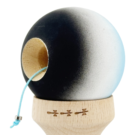 Kendama X Originala, Profesionala, Flippy, Cupe Mari KING SIZE V3, Rubber Grip, Gaura in Baza, Rulment Metalic, din lemn 18 cm, Ata 62/65 cm, Gradient Albastru deschis/Alb/Negru [5]