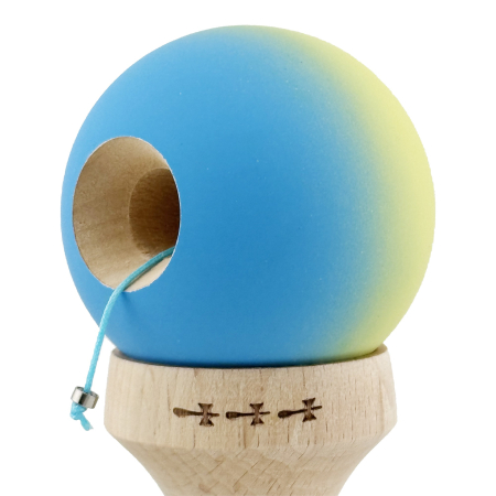 Kendama X Originala, Profesionala, Flippy, Cupe Mari KING SIZE V3, Rubber Grip, Gaura in Baza, Rulment Metalic, din lemn 18 cm, Ata 62/65 cm, Gradient Galben/Albastru deschis [5]