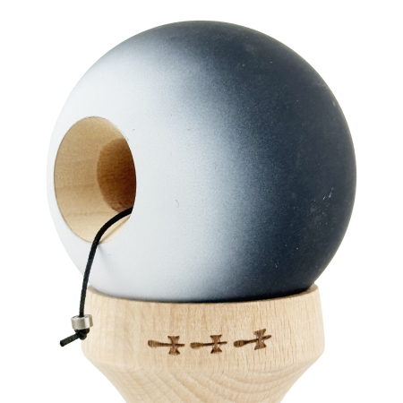 Kendama X Originala, Profesionala, Flippy, Cupe Mari KING SIZE V3, Rubber Grip, Gaura in Baza, Rulment Metalic, din lemn 18 cm, Ata 62/65 cm, Gradient Negru/Alb [5]