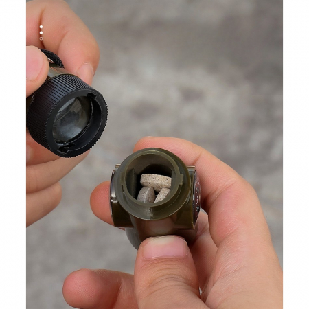 Lichidare Kit supravieturie Flippy, Fluier multifunctional 7 in 1, pentru drumetii, hiking, lupa, fluier, termometru, depozitare pastile, busola, din material ABS, cu snur, 9,7 x 2,8 cm, verde [3]