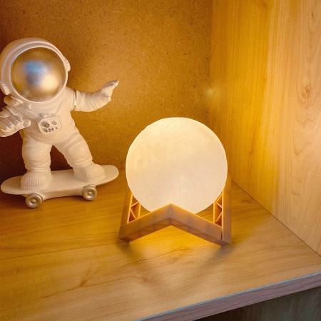 Lampa de veghe in forma de luna 3D Moon Light Alb Cald, alimentare baterii, stand plastic inclus, 8 cm, Flippy [2]