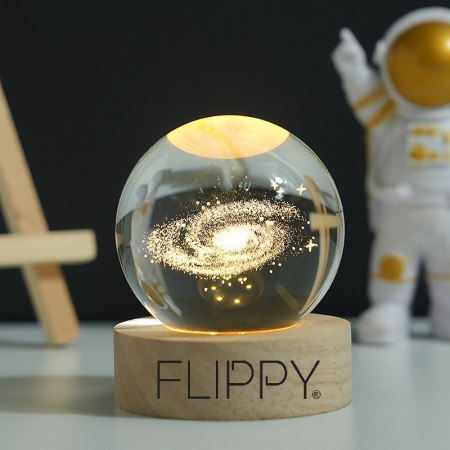 Lampa LED Decorativa, Flippy, cu Bila de Cristal cu Diametru 6cm, Model Galaxie 3D, Alimentare USB, Suport din Lemn, Lumina Alb Cald [2]
