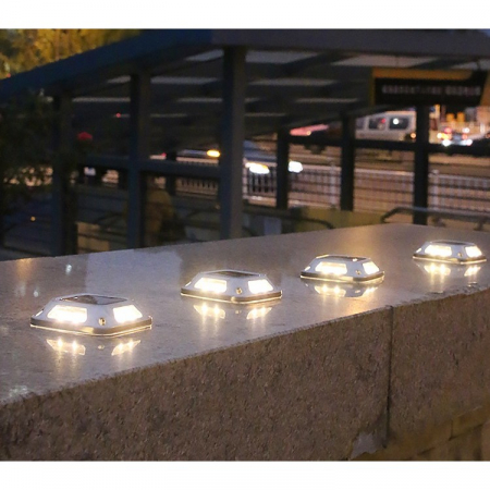 Lampa solara LED pentru gradina Flippy, 8 LED-uri, prindere de perete sau impamantare, IP65, forma patrat, material ABS si Policarbonat, 9 x 9 cm, baterie 1.2V, 600 mah, alb cald [5]