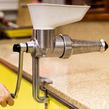 Masina de tocat Rosii , dura,aluminiu , separator seminte, surub reglare nivel stoarcere [2]