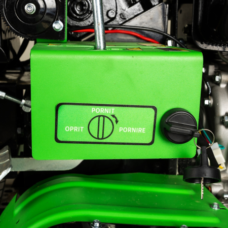 Mini tractor Micul Fermier, 17cp 530cc, motor pe motorina 4T, 4X4, 4 viteze, pornire electrica, 2 cutii de viteze, sistem hidraulic [7]