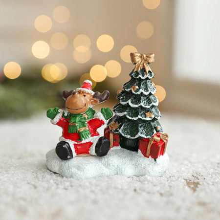 Sub 99 Lei - Ornament de Craciun din Rasina pentru Decor, Flippy, Model Ren cu Brad, Decoratiune de Birou pentru Craciun, 6.5 x 6.5 x 4 cm, Rosu Verde