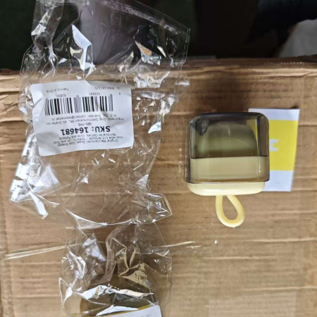 Rola pentru scame, Flippy, Indreptator de Scame Laviabila, forma de Cub din plastic, Portabil si Dragut 6 x 4.3 x 4.3 cm, Alb Crema [3]