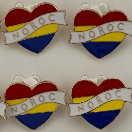 Set 12 Brose Martisor Primavara, Jolie, Model Inima Tricolor, cu Mesaj Noroc [2]