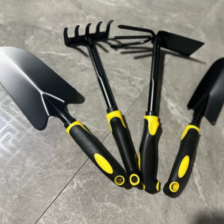 Set 4 Unelte de Gradina Flippy, pentru Plantare, Prelucrare Sol si Ingrijire Plante, Material PVC Carbon, Grebla, Sapaliga cu Cap Dublu, Lopata Mica, Lopata Lata, 43 x 11 cm, Negru/Galben [2]