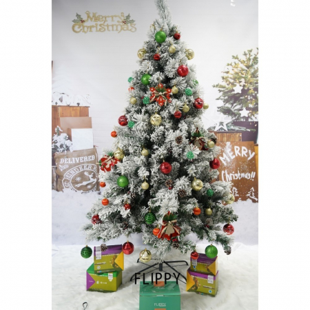 Set brad artificial de Craciun si elemente decorative, nins, decorat cu conuri pin, pentru interior/exterior, inaltime 210 cm, diametru 131 cm, 630 ramuri, Flippy, alb/verde, suport metalic inclus [1]
