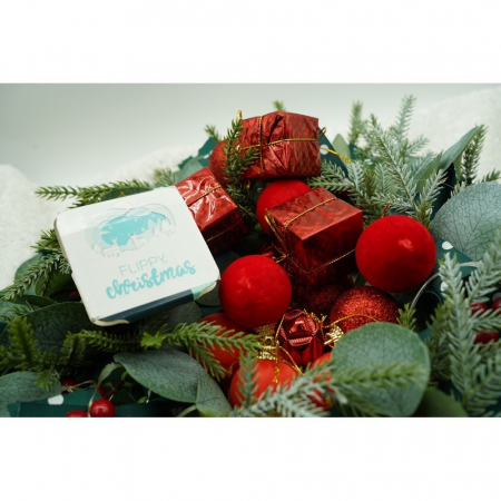 Set de 20 ornamente de brad, Flippy, de tip Glob, Rosu, din polistiren, cu finisaj sclipitor , cutie  4  cm adancime x 20  cm lungime x 16  cm inaltime [8]