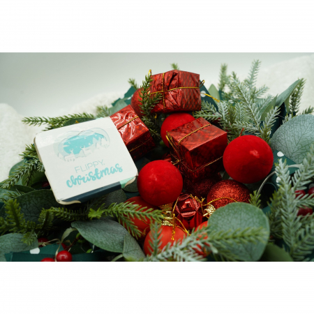 Set de 20 ornamente de brad, Flippy, de tip Glob, Rosu, din polistiren, cu finisaj sclipitor , cutie  4  cm adancime x 20  cm lungime x 16  cm inaltime [3]