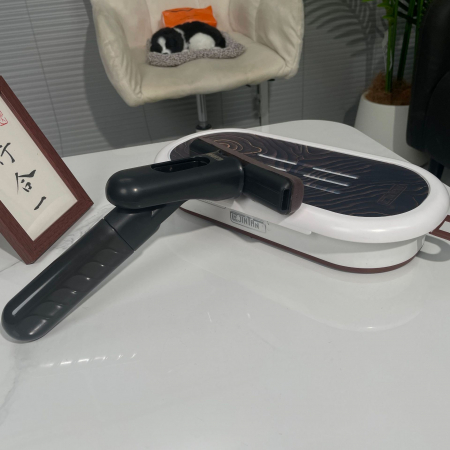 Accesorii ingrijire casa - Mop Plat cu Pulverizare, Flippy, Recipient pentru Solutie de Suprafete, Geamuri, Interior Auto, Maner Scurt, Usor de Utilizat, Sistem de Stoarcere, 15.5 x 15.5 x 12.5 cm, Negru