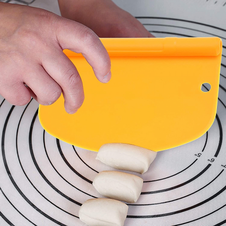 Taietor aluat 15 x 10.5 cm Flippy, 2 in 1, lama otel inoxidabil, maner din ABS, gradat, paleta plastic, galben [4]