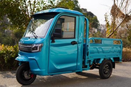 Scutere si tricicluri - Tricicleta electrica Ektro KH01, fara permis cu cabina, Motor 2000W, Autonomie 70km, Acumulator 72V45Ah, Greutate suportata pana la 774Kg