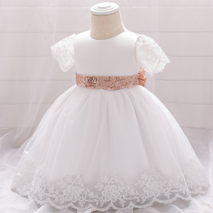 Rochiță albă de botez cu dantelă și tul pentru fetiță – eleganță și rafinament [1]