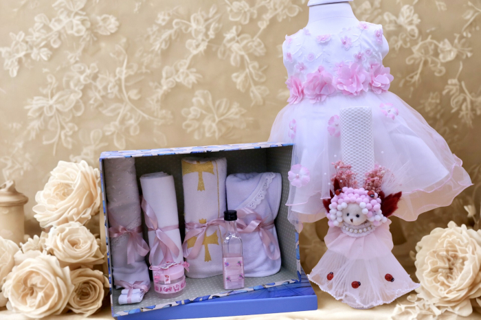 Trusou botez fetiță cu rochiță roz și lumânare cu ursuleț – Botez elegant [1]