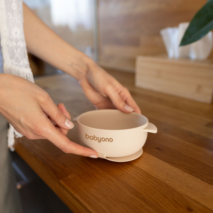 Bol din silicon cu ventuza si capac bej [8]