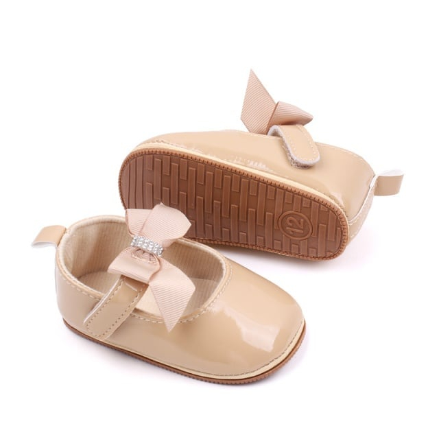 Pantofiori crem din lac cu fundita si strasuri [1]