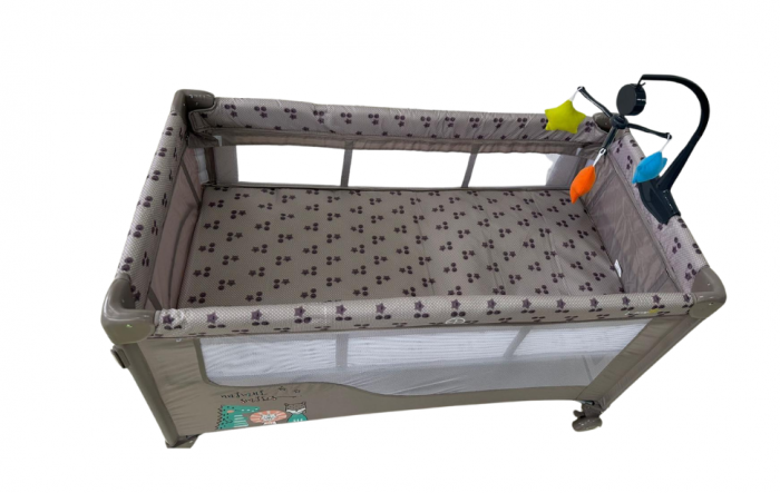 Patut bebelusi, L-Sun, cu laterala culisanta, pliabil, include masa de infasat, cu baldachin si jucarie carusel [8]