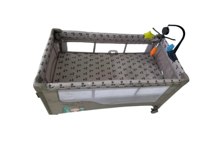 Patut bebelusi, L-Sun, cu laterala culisanta, pliabil, include masa de infasat, cu baldachin si jucarie carusel, Bej [3]