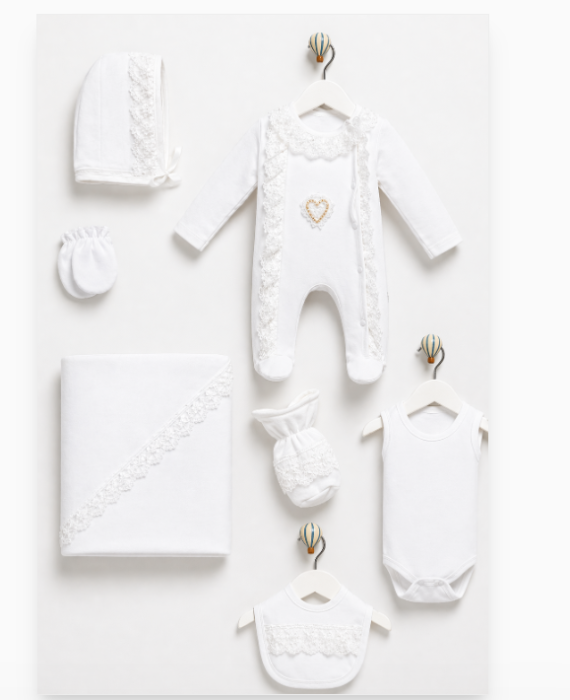 Set maternitate, pentru fetite, Model Imperial cu medalion, cu dantela, alb [2]