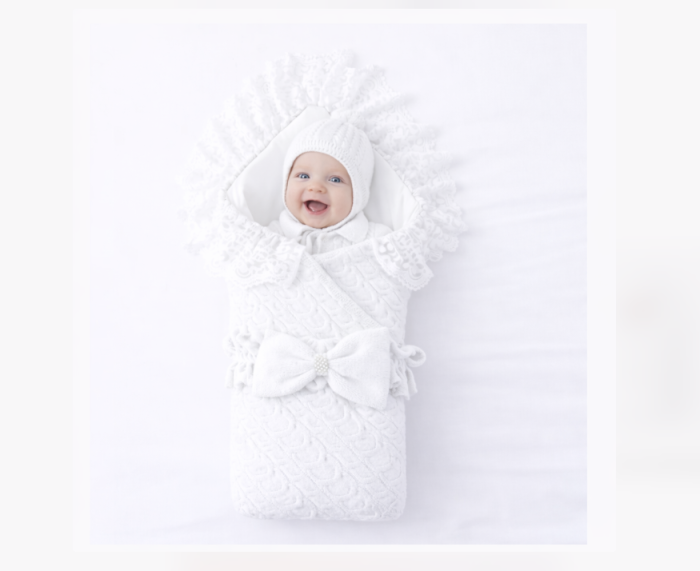 Set tricotat pentru bebeluși, Portbebe, salopetă, căciuliță și botoșei, Alb, 0–3 luni, Colectie Lux [3]