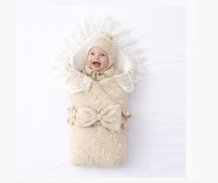 Set tricotat pentru bebeluși, Portbebe, salopetă, căciuliță și botoșei, Bej, 0–3 luni, Colectie Lux [3]