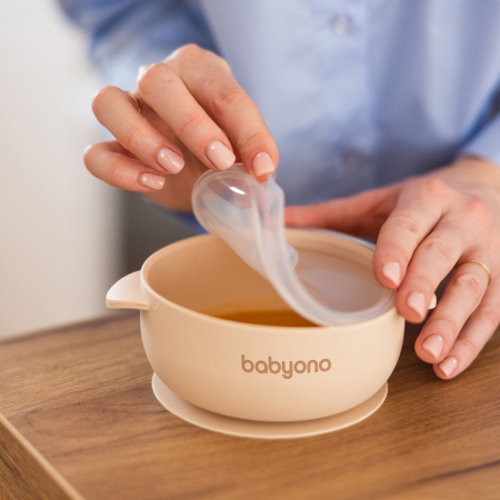 Bol din silicon cu ventuza si capac bej [4]