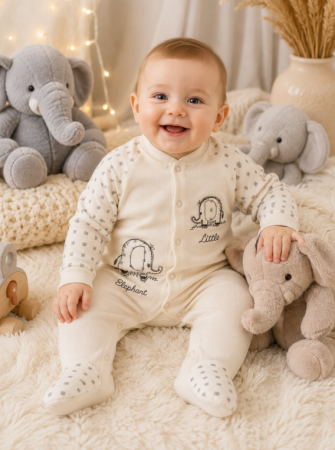 Haine bebe baietei - Salopetă bebe din bumbac – confort și delicatețe pentru pielea bebelușului, Elefantel Norocos, bej