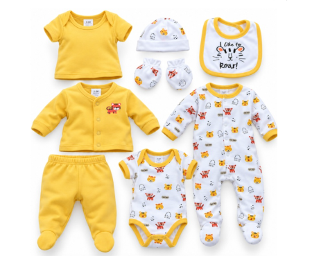 Haine bebe baietei - Set bebeluși din bumbac 8 piese, ambalat în săculeț din plasă cu dantelă și umeraș