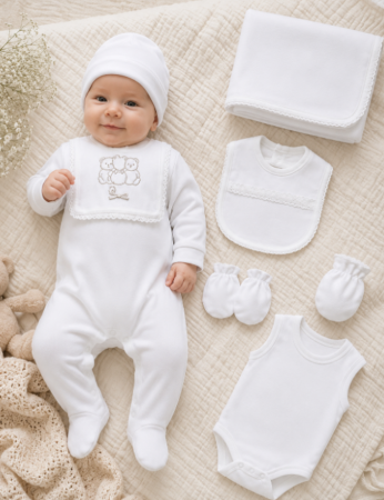 Set nou nascut - Set maternitate, Alb cu ursuleti brodati, Model Angel 3D