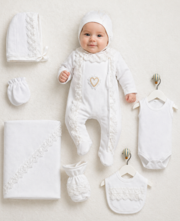 Costumase toamna-iarna - Set maternitate, pentru fetite, Model Imperial cu medalion, cu dantela, alb