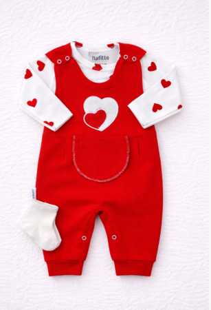 Salopete - Compleu 3 piese, roșu cu inimioare, salopeta, body si ciorapei
