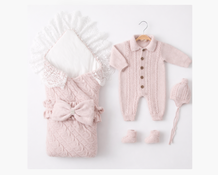 Costumase - Set tricotat pentru bebeluși, Portbebe, salopetă, căciuliță și botoșei, Roz pudrat , 0–3 luni, Colectie Lux