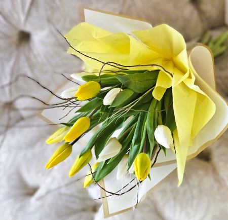 Ocazii - Buchet 15 lalele albe și galbene românești