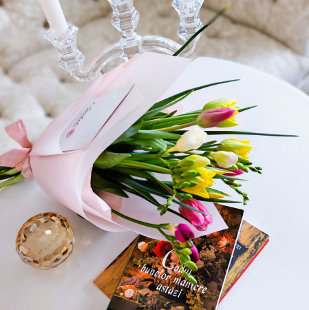 Ocazii - Buchet  3 iris, 3 lalele simple, 3 lalele duble, 4 frezii