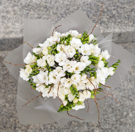 Ocazii - Buchet 49 frezii albe