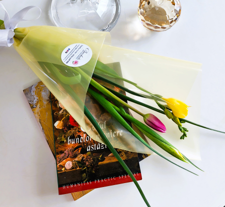 Buchete de primavară - Buchet mӑrtişor 1 iris, 1 frezie, 1 lalea simplă