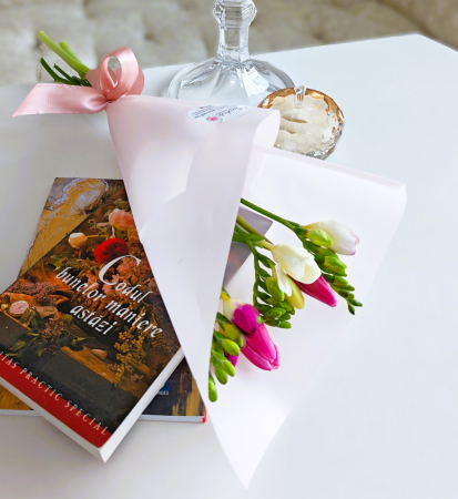 Ocazii - Buchet mӑrtişor 3 frezii, 2 lalele simple