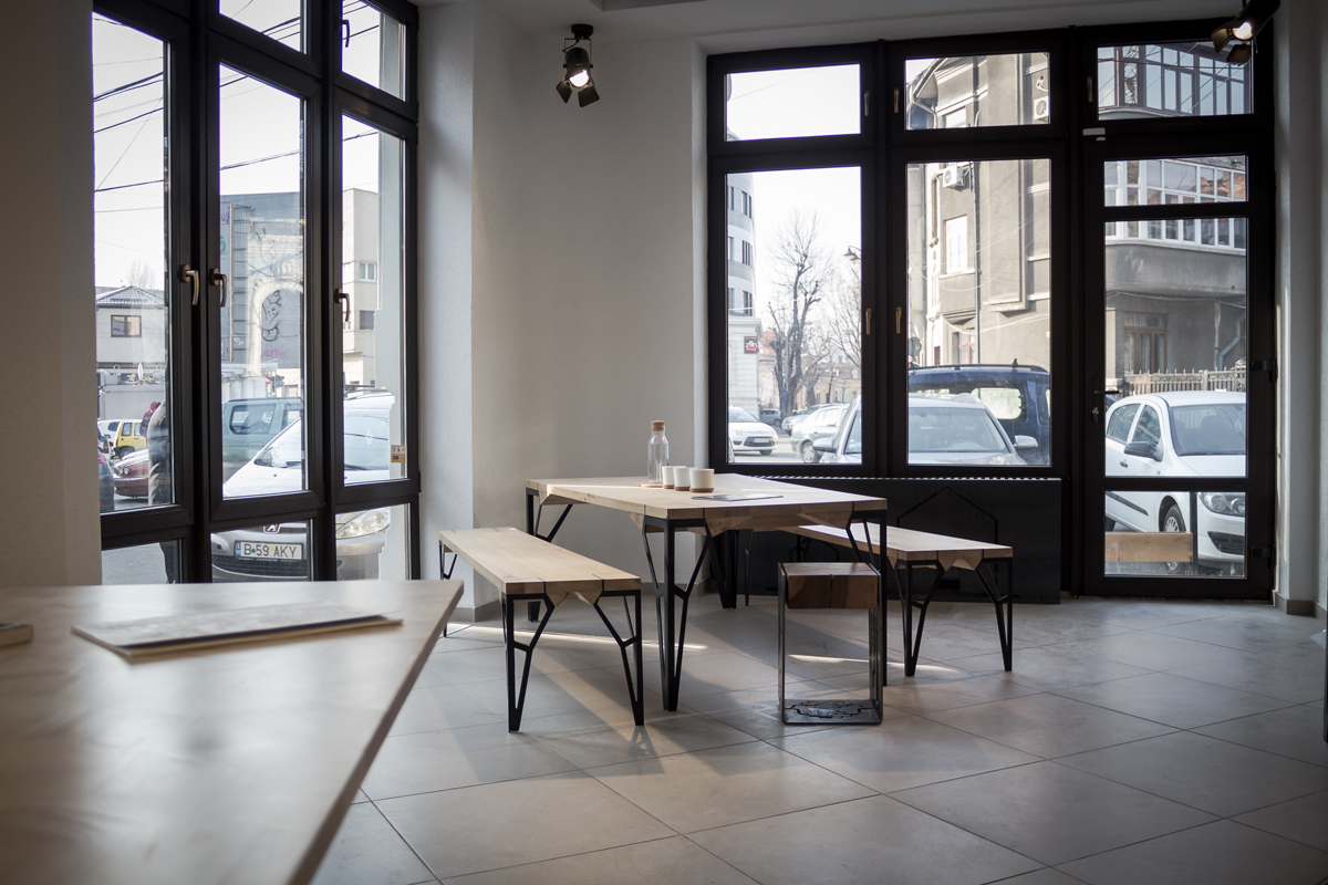 Tâmplărie din Lemn Masiv pentru Spații Comerciale: O Alegere Inspirată pentru a Crea Atmosferă și Eleganță