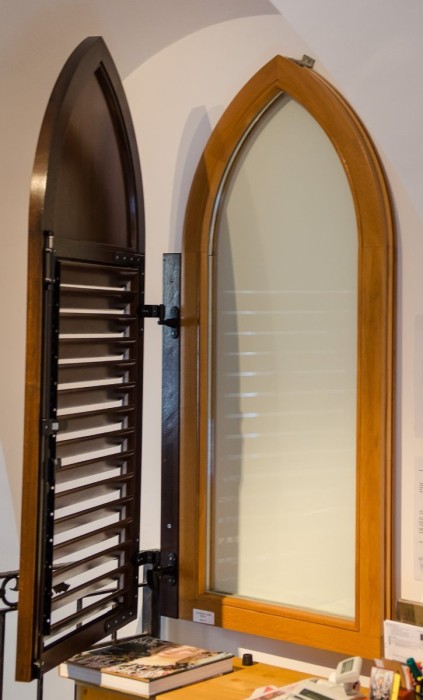 Solid wood shutters with adjustable slats [5]