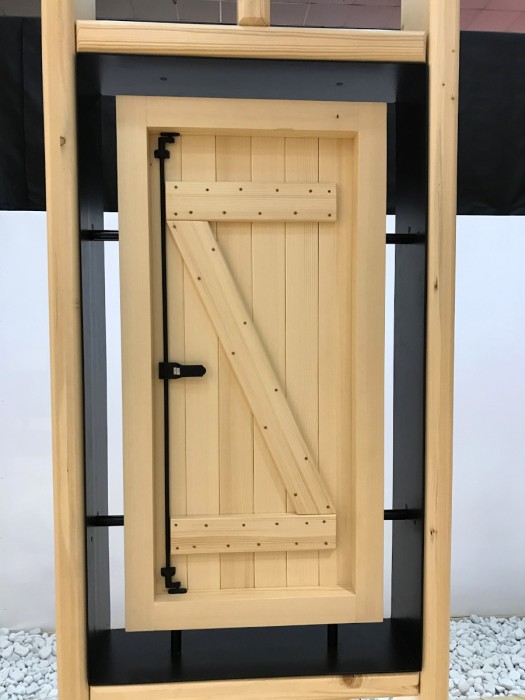 Fensterläden aus Holz, rustikales Modell [3]