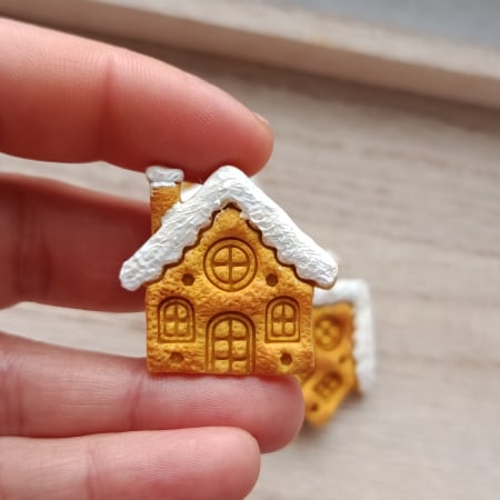 Brose si brelocuri - brosa - Casuta de turta dulce (lut polimeric)