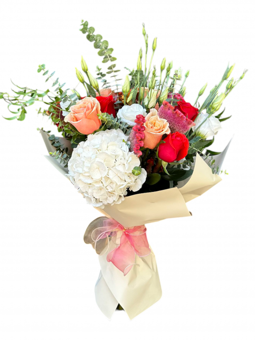 Buchet elegant cu trandafiri, hortensie, celosia, lisianthus și eucalipt – aranjament floral proaspăt și rafinat [2]