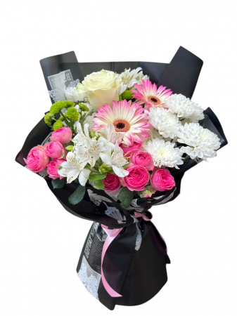 Buchete Trandafiri - Buchet floral premium cu trandafiri, minirosa, crizantemă, hortensie și alstroemeria – eleganță și prospețime