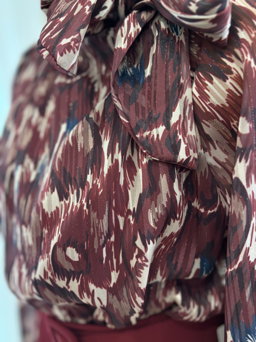 Bluză elegantă cu funda și inserții aurii - vișiniu [6]