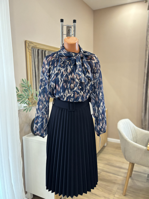 Bluză elegantă cu funda și inserții aurii - albastru [3]