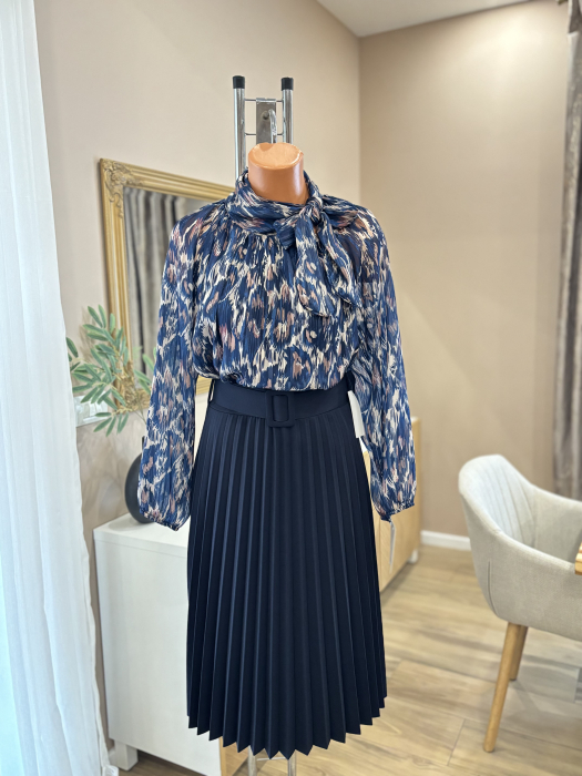 Bluză elegantă cu funda și inserții aurii - albastru [2]